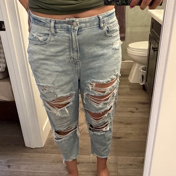 American Eagle Ripped Denim Jeans - Picture 14 of 14